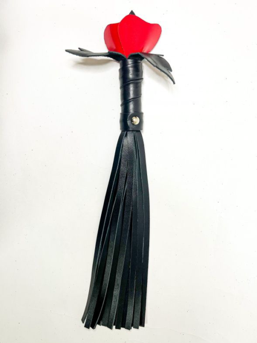 Черная кожаная плеть с красной лаковой розой в рукояти - 40 см. - 1