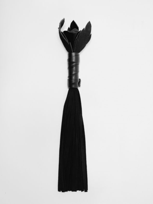 Черная замшевая плеть с лаковой розой в рукояти - 40 см. - 2