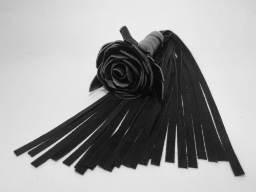 Черная замшевая плеть с розой в рукояти - 40 см. - 0