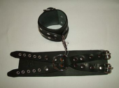Чёрные кожаные наручники Крест без подкладки - 0