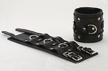 Широкие подшитые наручники с 2 ремешками и 3 сварными D-кольцами