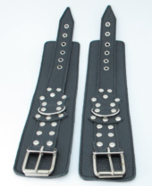 Чёрные наручники из кожи с пряжкой - 2