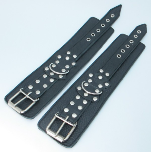Чёрные наручники из кожи с пряжкой - 1