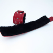 Красные кожаные наручники с меховым подкладом - 2