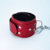 Красные кожаные наручники с меховым подкладом - 1