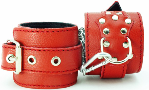 Красные кожаные наручники с клепками - 0