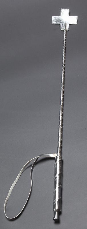 Серебристый стек с наконечником-крестом из искусственной кожи - 70 см. - 0
