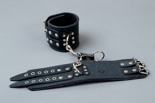 Широкие чёрные кожаные наручники - 0