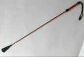 Длинный плетеный стек с красной лаковой ручкой - 85 см. - 0