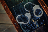 Металлические наручники Be Mine с парой ключей - 3